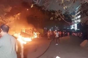 मौरिग्राम रेलवे स्टेशन के पास लगी भीषण आग, कई दुकानें जलकर राख