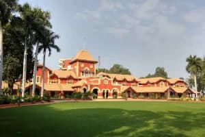 Nagpur police attack Rajbhavan Haldiram: नागपुर में राजभवन के सामने नशे में धुत पांच लोगों ने रात गश्त पर निकली पुलिस टीम पर हमला किया। चार आरोपी गिरफ्तार, एक फरार।