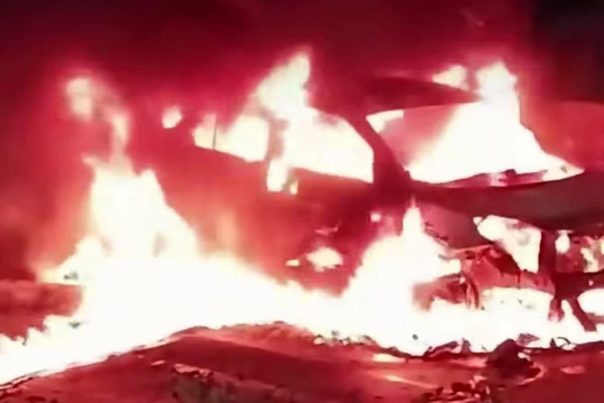 Nagpur Breaking: वर्धा रोड पर चलती स्विफ्ट कार में लगी आग, दरवाजे लॉक होने से फंसे चालक ने कांच तोड़कर बचाई जान