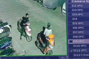 Nagpur bike theft Vyankatesh Nagar: नागपुर के व्यंकटेश नगर में एक ही रात तीन दोपहिया वाहन चोरी, CCTV में कैद हुए चोर। निवासियों ने पुलिस से गश्त बढ़ाने की मांग की।