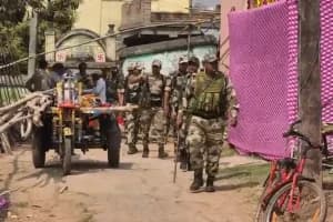 Durgapur Election Commission workers attack: सरकारी दीवार से TMC का लेखन मिटाने पहुंचे निर्वाचन आयोग के दो कर्मियों की पिटाई, केंद्रीय बल तैनात