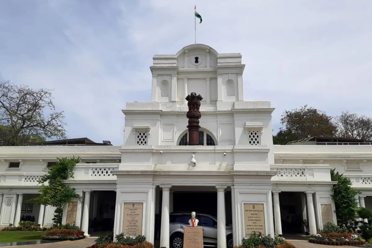 बजट सत्र के दौरान दिल्ली विधानसभा को बम से उड़ाने की धमकी, मची अफरा-तफरी