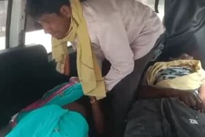 Kalmeshwar road accident Dhapewada Nagpur: नागपुर के धापेवाड़ा में अज्ञात वाहन की टक्कर से तीन घायल। सुरेश मसराम गंभीर, मेडिकल अस्पताल में भर्ती। पुलिस जांच जारी।