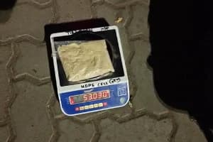 Nagpur NDPS squad drug arrest Lakadganj: नागपुर के लकड़गंज में एनडीपीएस पथक ने 53 ग्राम मेफेड्रोन सहित आरोपी को दबोचा, ₹3.60 लाख का माल जब्त, दो आरोपी फरार।