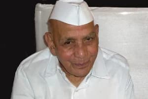 Dr. Madhav Chitale Dr. Mohan Dharia Rashtra Nirman Award Nagpur: नागपुर में जल विशेषज्ञ डॉ. माधव चितले को 'डॉ. मोहन धारिया राष्ट्र निर्माण पुरस्कार' से नवाजा गया। वरिष्ठ पत्रकार अशोक वानखेड़े ने किया सम्मान।