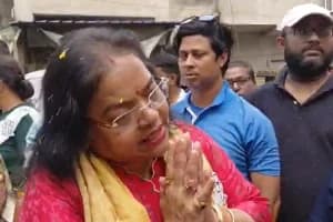 Ratna Chattopadhyay Ward 125 election office Kolkata: बेहाला पश्चिम विधानसभा क्षेत्र की प्रत्याशी रत्ना चट्टोपाध्याय ने वार्ड 125 में प्रचार के दौरान चुनाव कार्यालय का उद्घाटन किया।