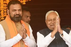 नीतीश कुमार से मुलाकात के बाद अब दिल्ली जायेंगे CM सम्राट, कैबिनेट विस्तार की चर्चाएं तेज