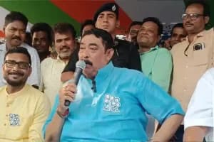 पूर्व बर्धमान के मंगलकोट में अनुब्रत मंडल की चुनावी सभा, तृणमूल प्रत्याशी अपूर्व चौधरी के समर्थन में उमड़ी हजारों की भीड़