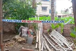 Sarsuna Bagpota road body recovered murder Kolkata News: कोलकाता के सरशुना में किराएदार का खून से लथपथ शव बरामद, गले और गर्दन पर चोट के निशान — लालबाजार की टीम जांच में जुटी