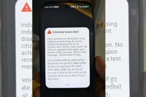 Emergency Alert: क्या आपके फोन पर भी बजी "Alert” की घंटी? जानिए क्या है और क्यों आया यह मैसेज