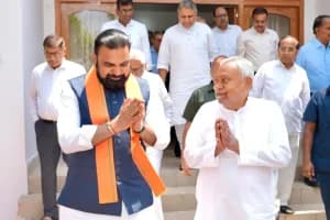 नीतीश कुमार से मुलाकात के बाद अब दिल्ली जायेंगे CM सम्राट, कैबिनेट विस्तार की चर्चाएं तेज