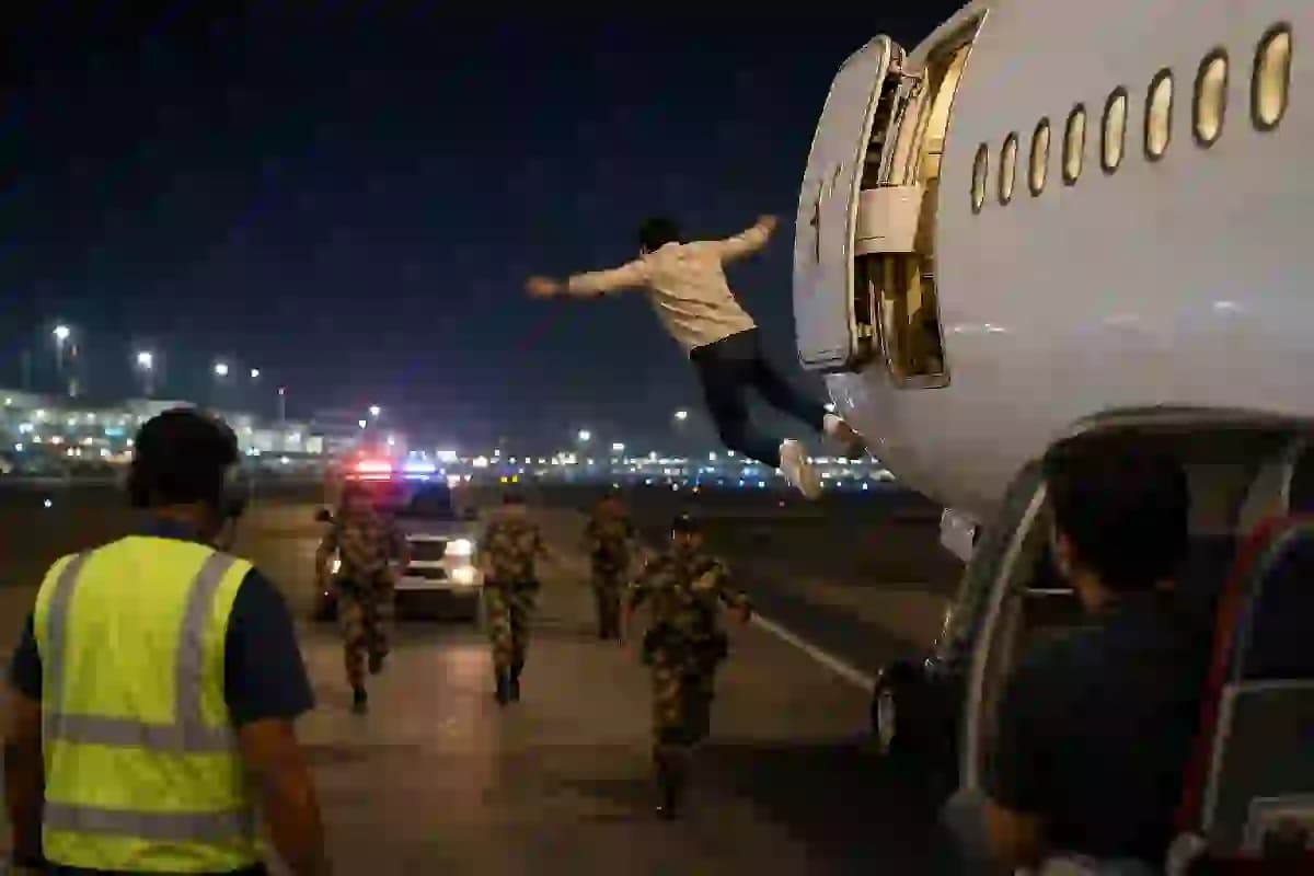 Air Arabia Flight Incident: चेन्नई एयरपोर्ट पर चलते विमान से कूदा यात्री, एक घंटे बंद रहा रनवे