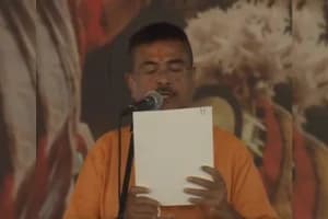 मुख्यमंत्री पद की शपथ लेते शुभेंदु अधिकारी
