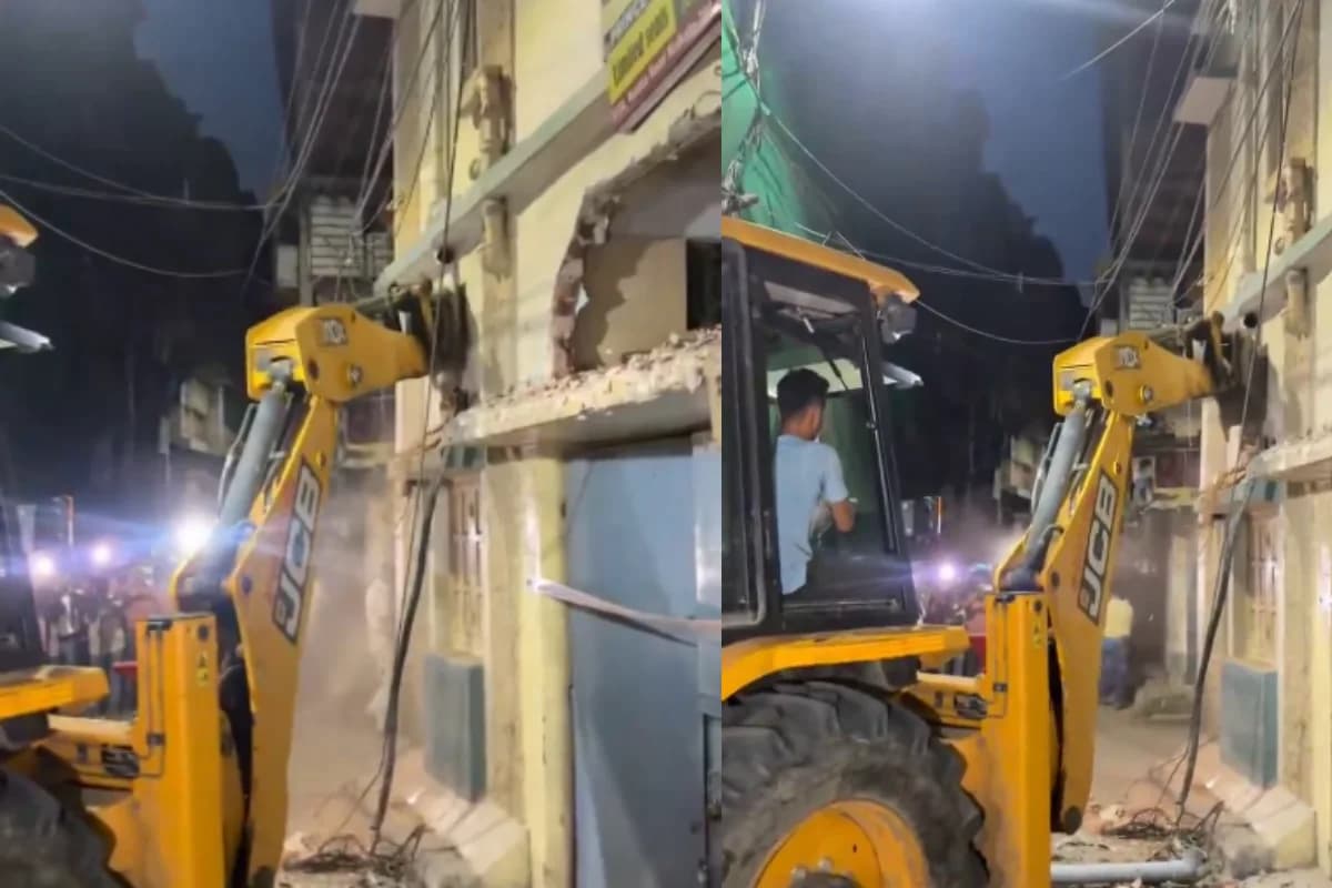 कोलकाता में बुलडोजर एक्शन! अवैध इमारतों पर चला प्रशासन का डंडा