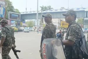 Park Circus Kolkata eviction violence 2026: कोलकाता के पार्क सर्कस में अवैध निर्माण हटाने पर बवाल, 38 गिरफ्तार, इलाके में केंद्रीय बल तैनात