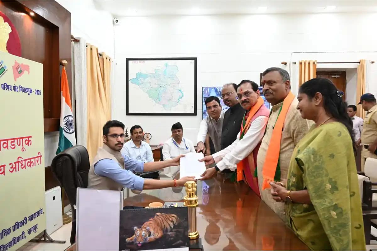 नागपुर विधान परिषद उपचुनाव में पांच उम्मीदवारों ने छह नामांकन पत्र दाखिल किए