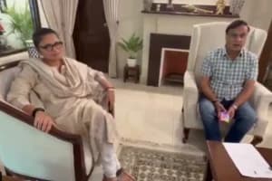 TMC में बढ़ी अंदरूनी कलह! राज्यसभा सांसद सुष्मिता देव ने छोड़े सभी पद, बीजेपी में जाने की अटकलें तेज