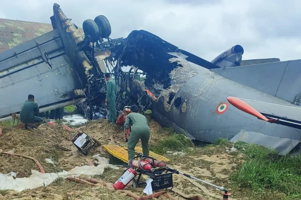 Assam Plane Crash: जोरहाट एयरबेस पर हादसे का शिकार हुआ वायुसेना का AN-32 विमान, जांच शुरू