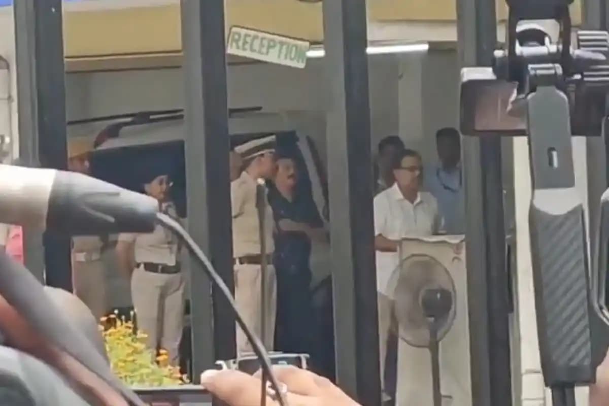 Kolkata News: भवानी भवन पहुंचे कुनाल घोष, राजनीतिक हलकों में चर्चा तेज