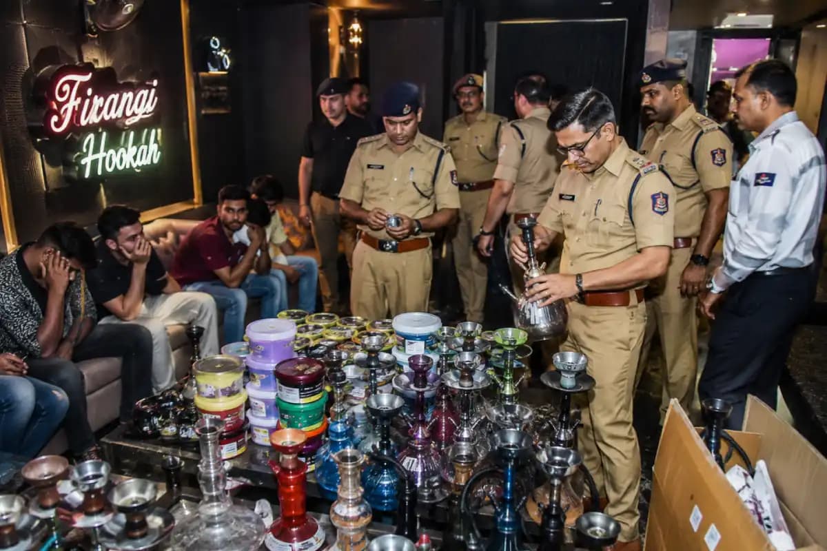 नागपुर: कमाल चौक स्थित हुक्का पार्लर पर पुलिस का छापा, लाखों का सामान जब्त, मैनेजर समेत कई हिरासत में