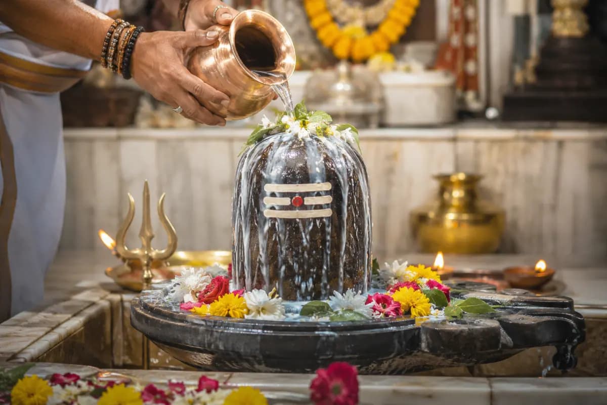 इसी महीने से शुरू हो रहा भोलेनाथ का प्रिय महीना सावन, जानिए कितने सोमवार पड़ेंगे और कैसे करें पूजा