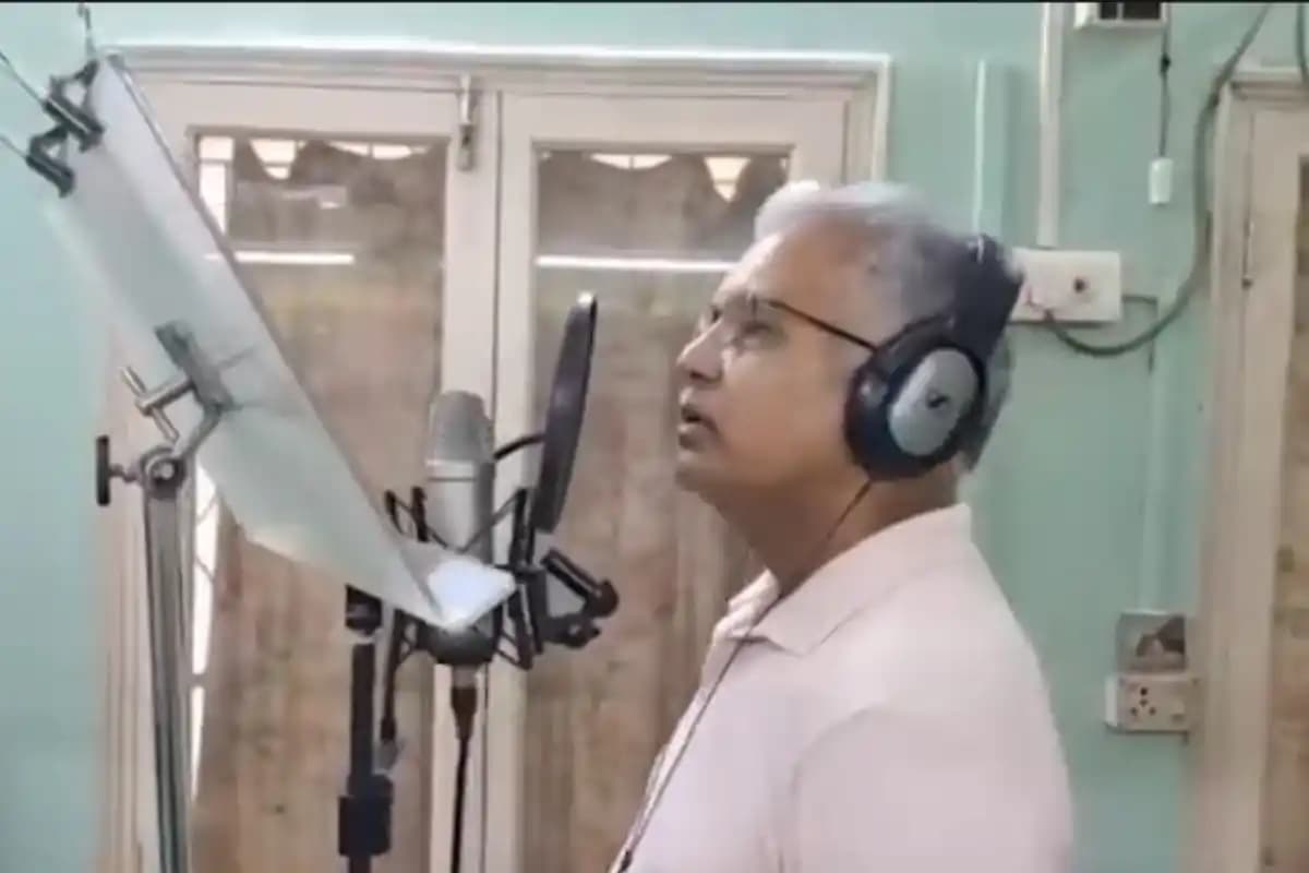 West Bengal News: राजनीति से अलग अंदाज में दिखे दिलीप घोष, ‘झालमुड़ी गीत’ का वीडियो हुआ वायरल