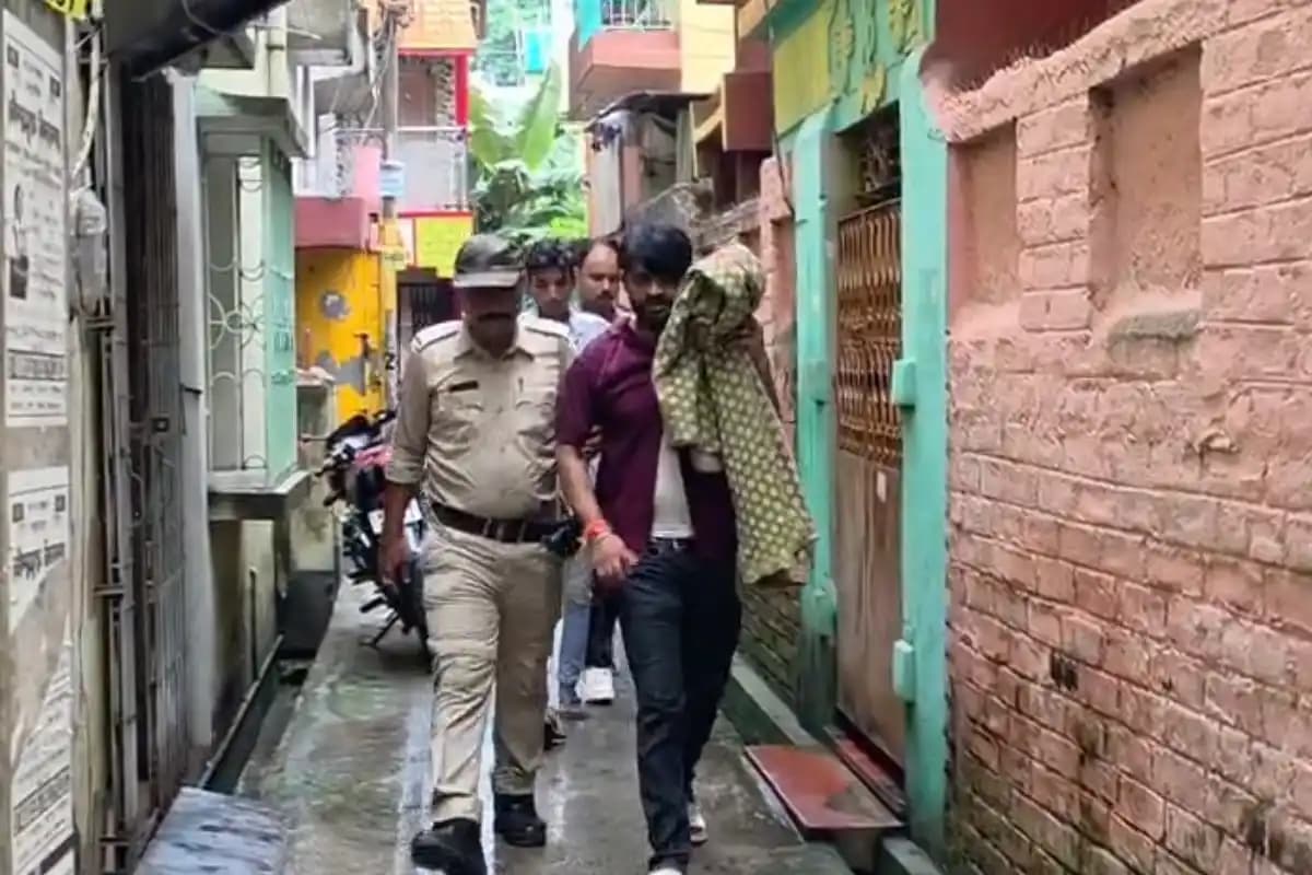 North 24 Parganas News: नौकरी दिलाने का झांसा देकर ऑनलाइन ठगी, चार महिलाएं और दो पुरुष पुलिस की पकड़ में