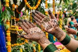 Sawan Special Mehndi Design: सावन के पावन महीने में लगाएं सबसे आसान और खूबसूरत मेहंदी डिजाइन्स। देखें ट्रेंडी शिव-पार्वती और अरेबिक मेहंदी पैटर्न्स।