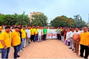 Siwan Blind Walk: विश्व अंगदान दिवस पर सिवान के गांधी मैदान में स्वास्थ्य शिविर और ब्लाइंड वॉक का आयोजन, जानें कैसे फैलाया गया नेत्रदान-अंगदान का जागरूकता संदेश।