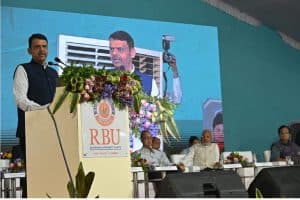 Fadnavis AI Centre Nagpur : सीएम देवेंद्र फडणवीस ने रामदेवबाबा विश्वविद्यालय में 'एआई सेंटर फॉर कॉम्पिटेंसी' का उद्घाटन किया। शिक्षा संस्थानों से समयानुकूल कौशल पर जोर देने को कहा।
