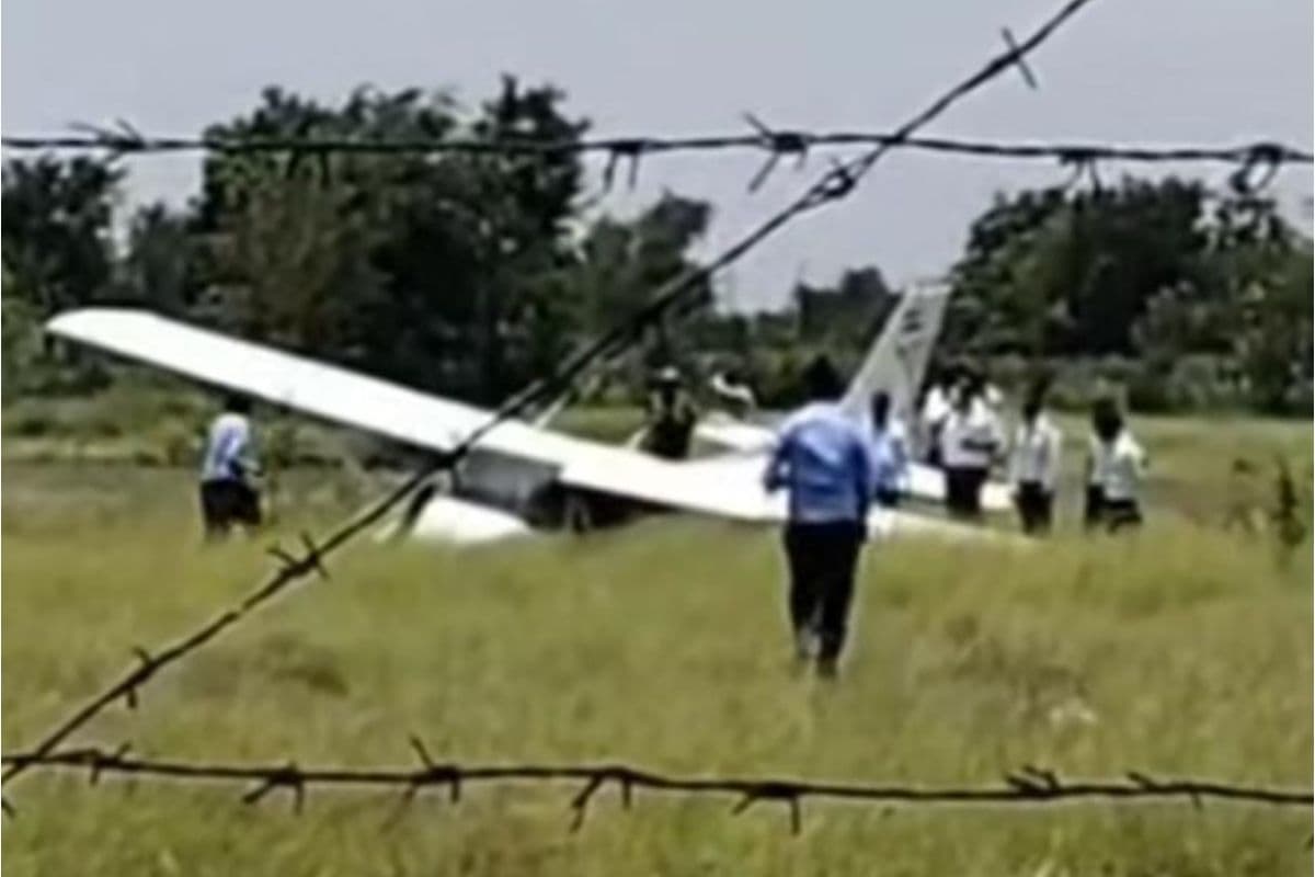 Baramati Airport Plane Crash: बारामती एयरपोर्ट पर रनवे से फिसला ट्रेनिंग विमान, मची अफरा-तफरी