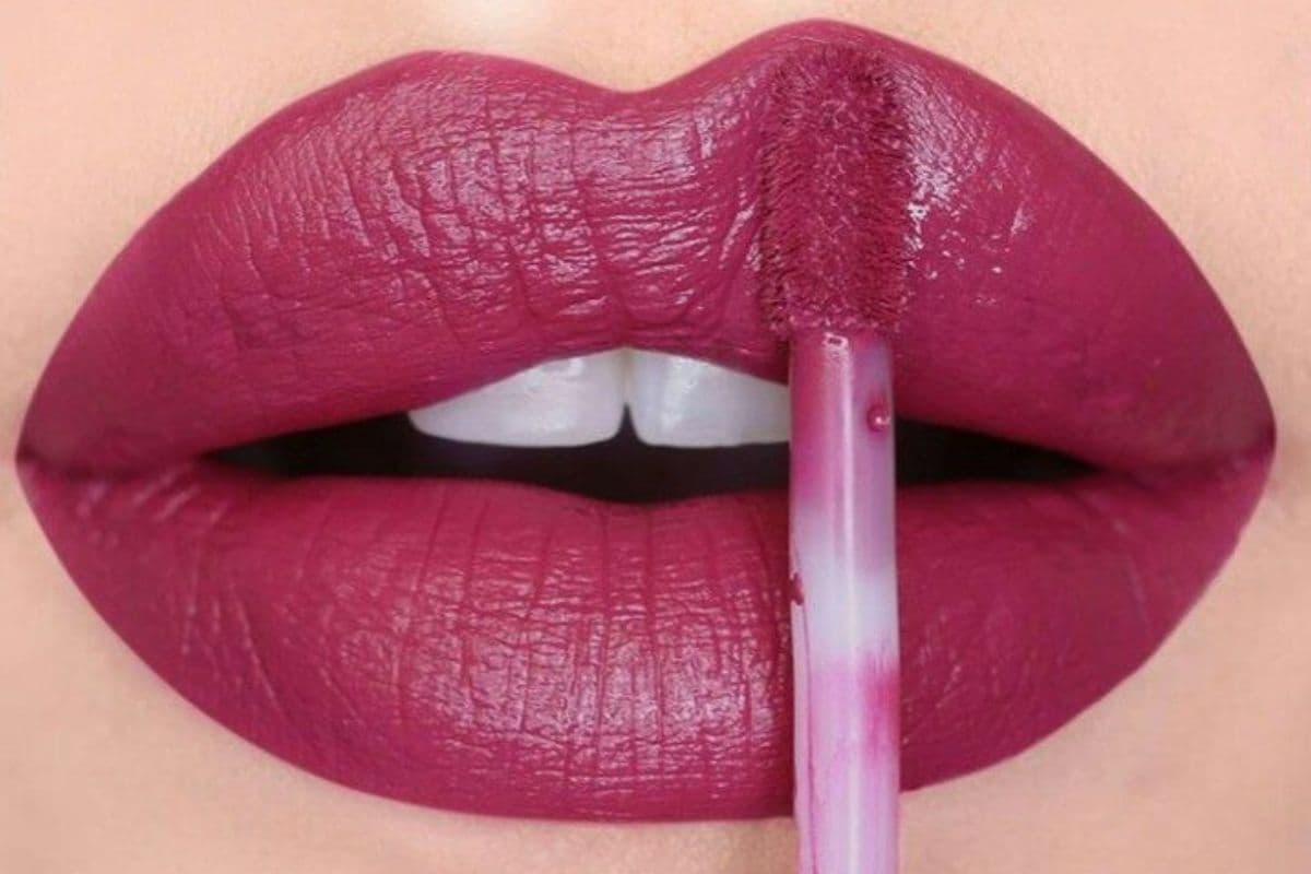 Best Lipstick Shades for Rakhi: रक्षा बंधन पर दिखना है हटके तो ट्राई करें ये बेस्ट लिपस्टिक शेड्स