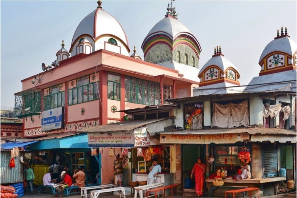 WB Kalighat Temple : कोलकाता पुलिस ने सुरक्षा के मद्देनजर बड़ा कदम उठाते हुए कालीघाट मंदिर परिसर में नई पुलिस चौकी बनाने का फैसला किया है। तैनात होंगे 20 विशेष जवान।