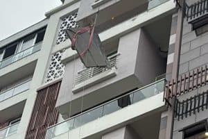 Nagpur Laborer Death: नागपुर के जरीपटका में निर्माणाधीन इमारत की दसवीं मंजिल से गिरने से मजदूर की मौत। मार्बल चढ़ाते समय हुआ हादसा, सुरक्षा व्यवस्था पर उठे सवाल।