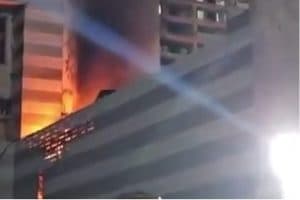 Kolkata Airport ATC Fire: कोलकाता एयरपोर्ट की एटीसी बिल्डिंग की तीसरी मंजिल पर शॉर्ट सर्किट से लगी आग, दमकल की गाड़ियों ने पाया काबू। गनीमत रही कि कोई नुकसान नहीं हुआ।