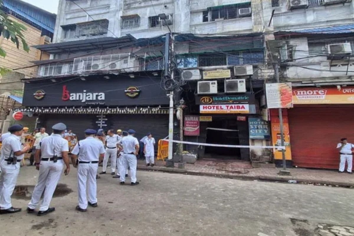 Kolkata Hotel Fire: सोते रहे लोग और जहरीले धुएं ने ले ली 9 जिंदगियां