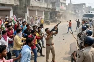 Siwan Violence AK-47 Firing: सीवान हिंसा में AK-47 की गूंज, भीड़ में फंसे कॉन्स्टेबल ने चलाईं 4 गोलियां
