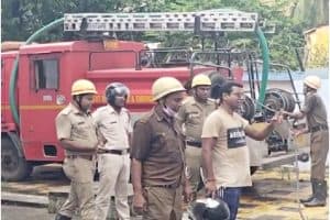 West Bengal Fire: बारासात मेडिकल कॉलेज के गर्ल्स हॉस्टल में शॉर्ट सर्किट से लगी आग, बड़ा हादसा टला। दमकल और छात्राओं की सूझबूझ से पाया गया काबू कोई हताहत नहीं।