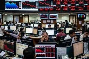 Top 10 Companies Market Cap: शेयर बाजार में नरमी से शीर्ष 10 कंपनियों को झटका, 4 का बाजार पूंजीकरण 87,960 करोड़ रुपये घटा