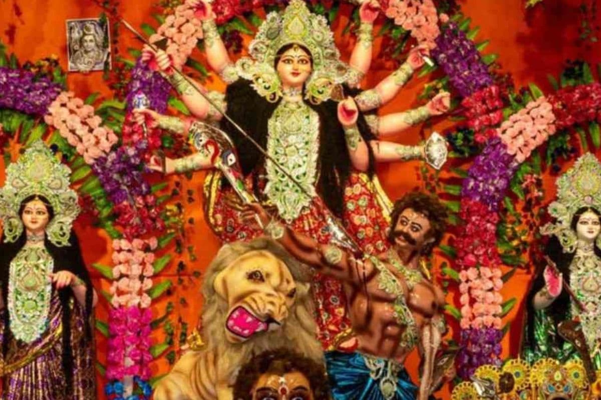 Kolkata Durga Puja: इस बार मॉल के गलियारों में गूंजेगी मां दुर्गा के आगमन की गड़गड़ाहट