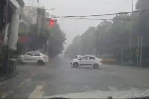 West Bengal Heavy Rain Warning: पश्चिम बंगाल में आज भारी बारिश की चेतावनी, दक्षिण और उत्तर के कई जिलों में तेज हवा के साथ बरसेंगे बादल