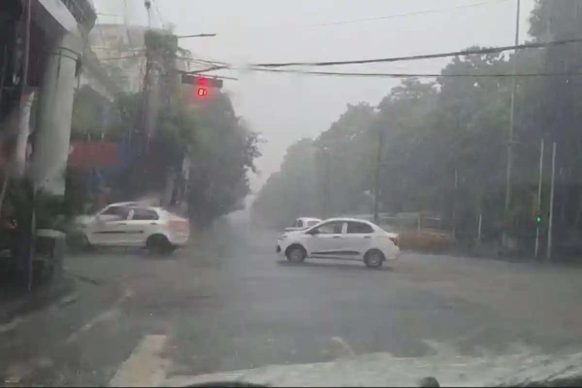 पश्चिम बंगाल में आज भारी बारिश की चेतावनी, दक्षिण और उत्तर के कई जिलों में तेज हवा के साथ बरसेंगे बादल