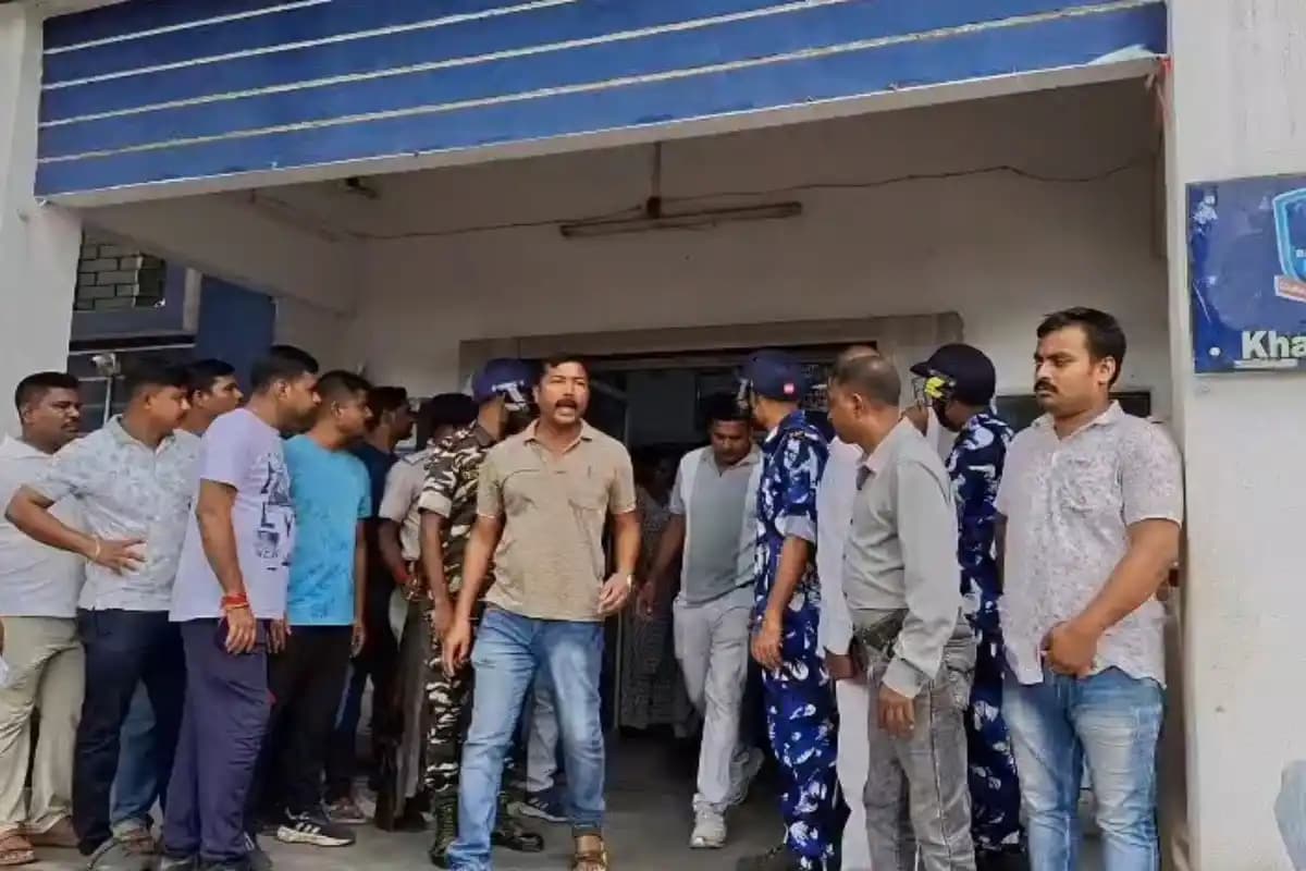 कोलकाता समाचार: आरजी कर मामले में सोमनाथ दे गिरफ्तार, अदालत ले जाते समय थाने के बाहर विरोध और अंडे फेंके गए