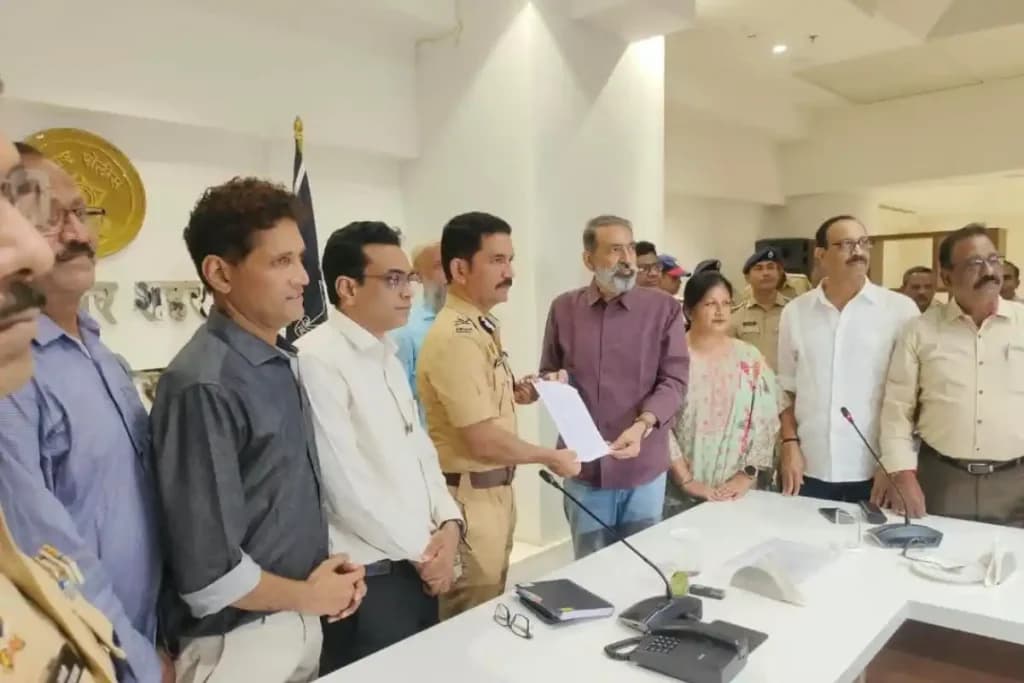 Nagpur DJ ban permanent demand: नागपुर में डीजे पर स्थायी पाबंदी की मांग, संदीप जोशी के नेतृत्व में मनपा और पुलिस आयुक्त को सौंपा ज्ञापन