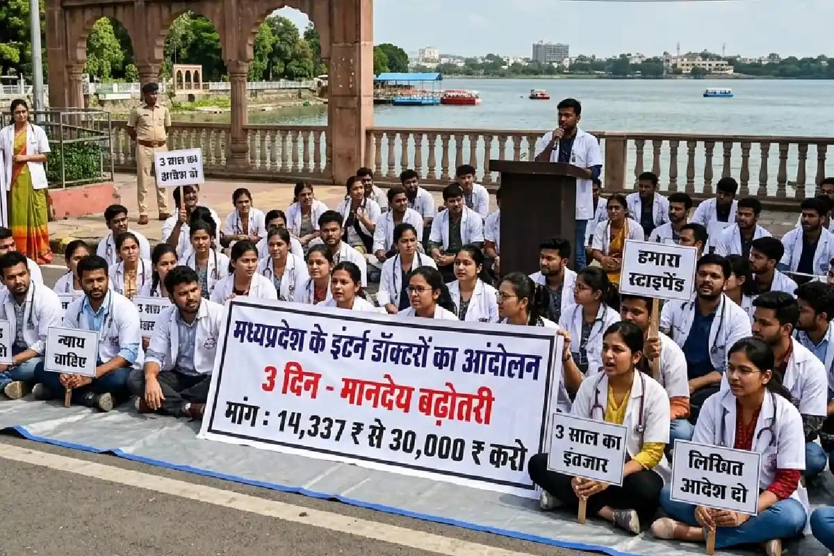 Intern Doctors Stipend: मध्यप्रदेश में सड़क पर इंटर्न डॉक्टर, स्टाइपेंड 30 हजार करने की मांग
