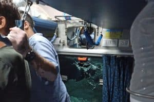 Nagpur Mumbai Duronto Express: नागपुर से मुंबई जा रही दुरंतो एक्सप्रेस पर वर्धा के पास पथराव की घटना सामने आई। सुरक्षा के मद्देनजर ट्रेन को वर्धा स्टेशन पर रोका गया और पुलिस-आरपीएफ ने जांच शुरू की।