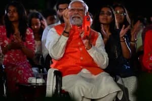 PM Modi Bhajan Clubbing Event: दिल्ली में ‘भजन क्लबिंग’ में पहुंचे पीएम मोदी, युवाओं के साथ बजाया मंजीरा और गाया भजन