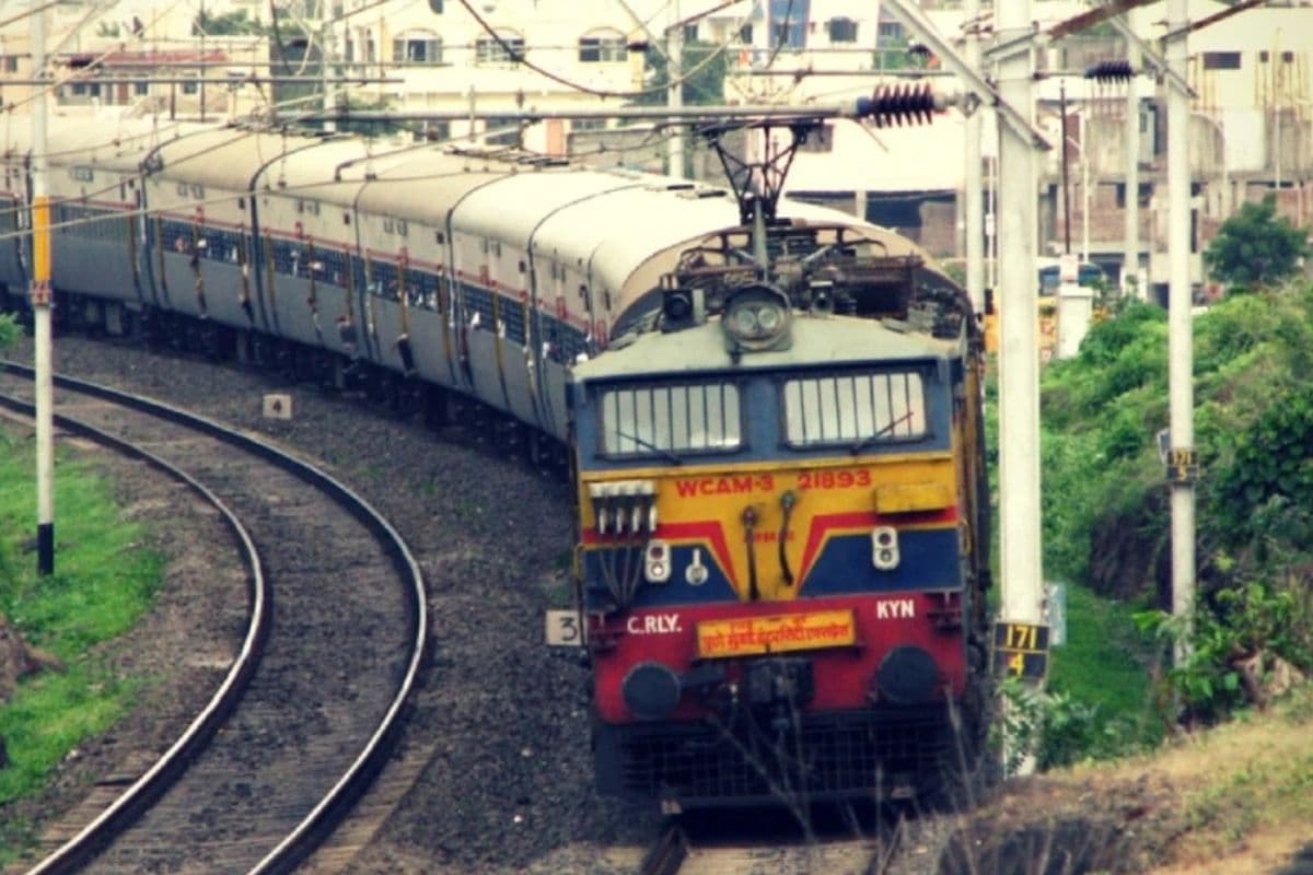 दीपावली और छठ पर यात्रियों को बड़ी राहत, नागपुर के लिए 38 स्पेशल समेत 418 विशेष ट्रेनें चलाएगा मध्य रेल