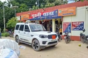 Siwan Guthani liquor seizure: सीवान के गुठनी में आटा और कंबल के बीच छिपाई 13.50 लाख रुपये की शराब बरामद