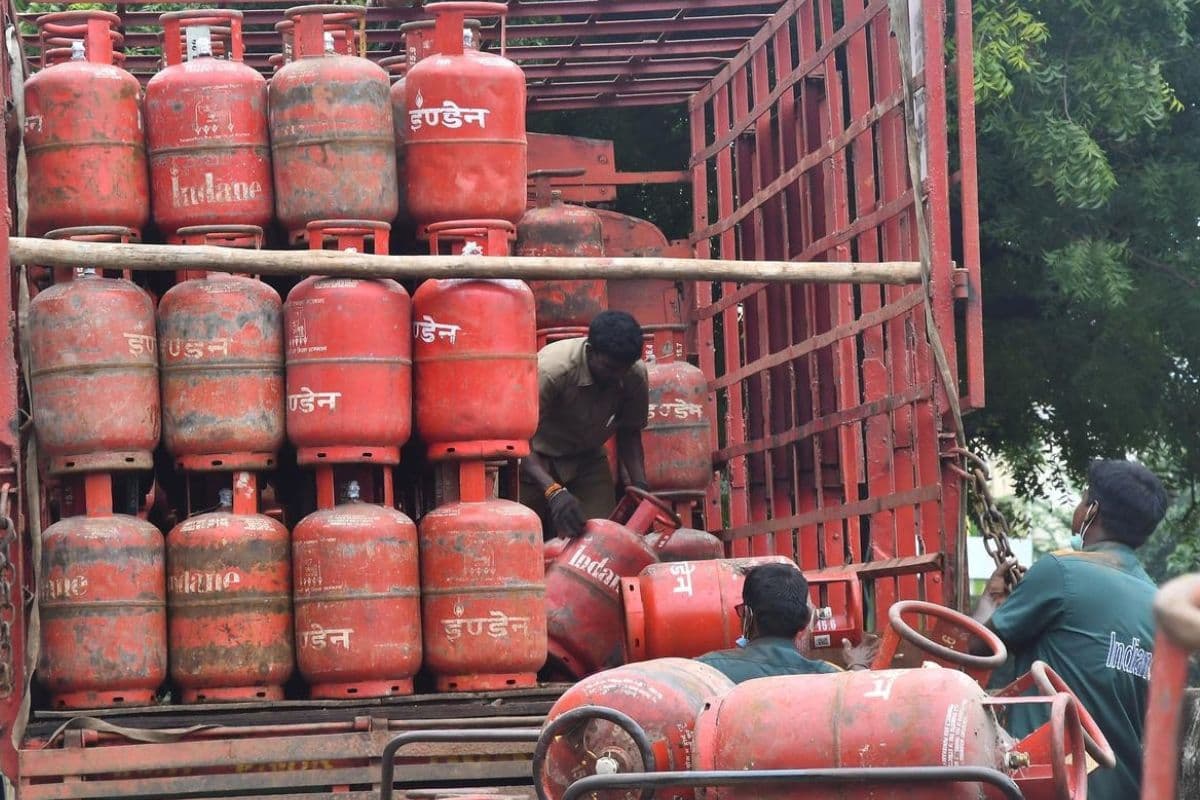 ई-केवाईसी नहीं कराया तो बंद होगी एलपीजी सब्सिडी, अब 4,800 रुपए में लेना होगा 10 किलो का नया सिलेंडर